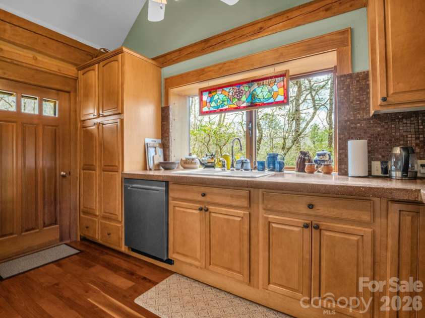 294 Verbena Drive, Black Mountain, NC 28711.  MLS# CAR4356728, YatesRealty ID 14470. 
