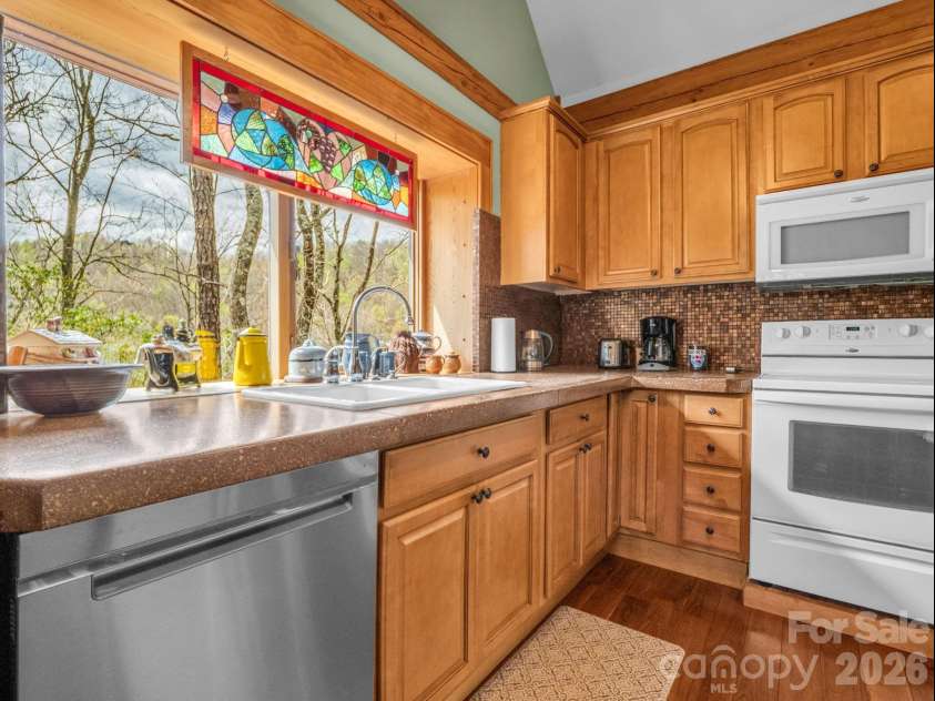 294 Verbena Drive, Black Mountain, NC 28711.  MLS# CAR4356728, YatesRealty ID 14470. 