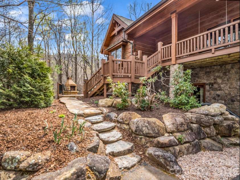 294 Verbena Drive, Black Mountain, NC 28711.  MLS# CAR4356728, YatesRealty ID 14470. 