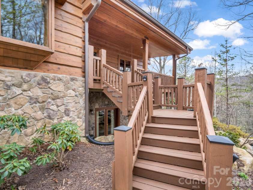 294 Verbena Drive, Black Mountain, NC 28711.  MLS# CAR4356728, YatesRealty ID 14470. 