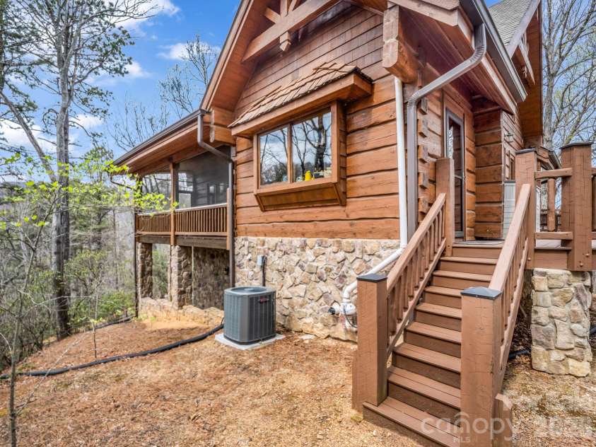 294 Verbena Drive, Black Mountain, NC 28711.  MLS# CAR4356728, YatesRealty ID 14470. 