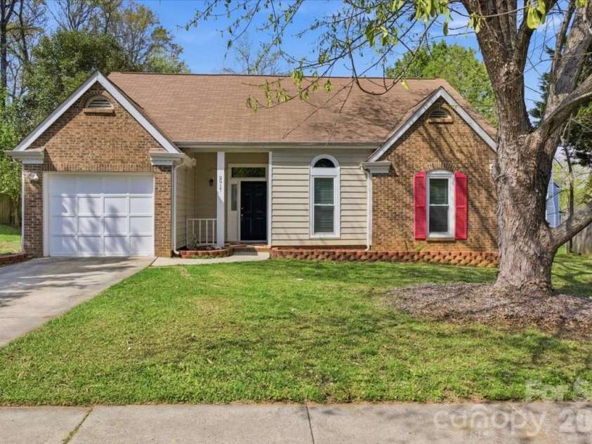 2917 Dellinger Drive, Charlotte, NC 28269.  MLS# CAR4360696, YatesRealty ID 14471. 