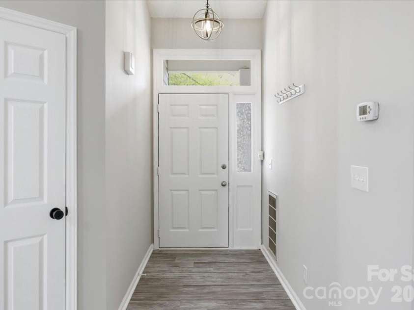 2917 Dellinger Drive, Charlotte, NC 28269.  MLS# CAR4360696, YatesRealty ID 14471. 