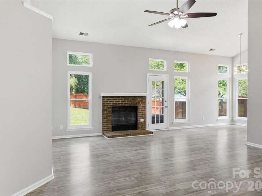 2917 Dellinger Drive, Charlotte, NC 28269.  MLS# CAR4360696, YatesRealty ID 14471. 