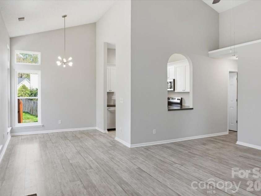 2917 Dellinger Drive, Charlotte, NC 28269.  MLS# CAR4360696, YatesRealty ID 14471. 