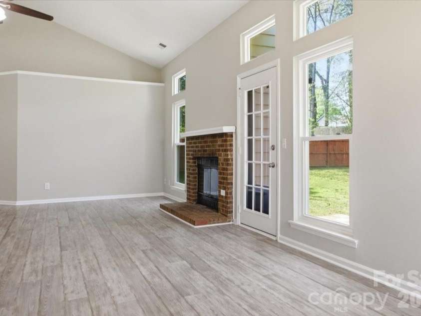 2917 Dellinger Drive, Charlotte, NC 28269.  MLS# CAR4360696, YatesRealty ID 14471. 