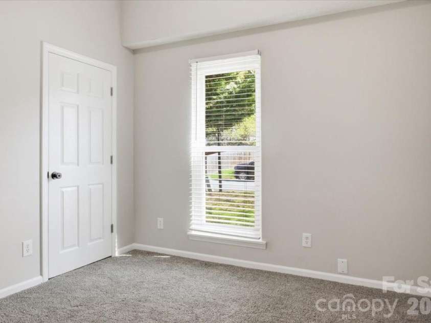 2917 Dellinger Drive, Charlotte, NC 28269.  MLS# CAR4360696, YatesRealty ID 14471. 