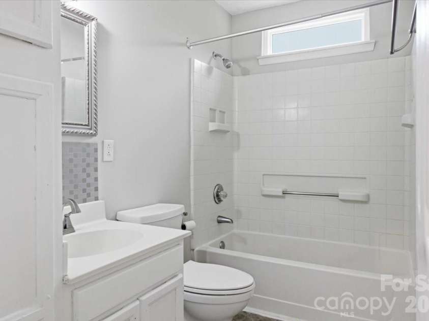2917 Dellinger Drive, Charlotte, NC 28269.  MLS# CAR4360696, YatesRealty ID 14471. 