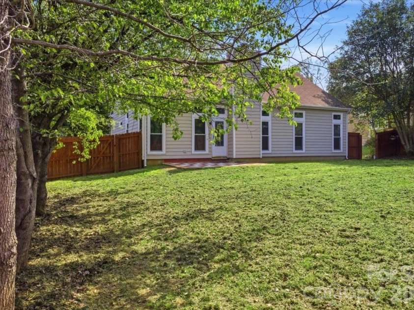 2917 Dellinger Drive, Charlotte, NC 28269.  MLS# CAR4360696, YatesRealty ID 14471. 