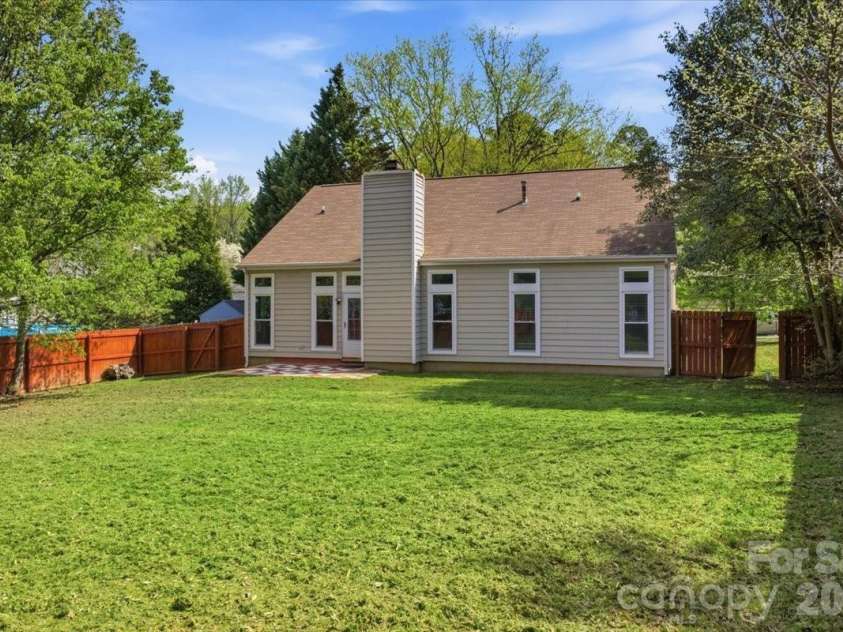 2917 Dellinger Drive, Charlotte, NC 28269.  MLS# CAR4360696, YatesRealty ID 14471. 