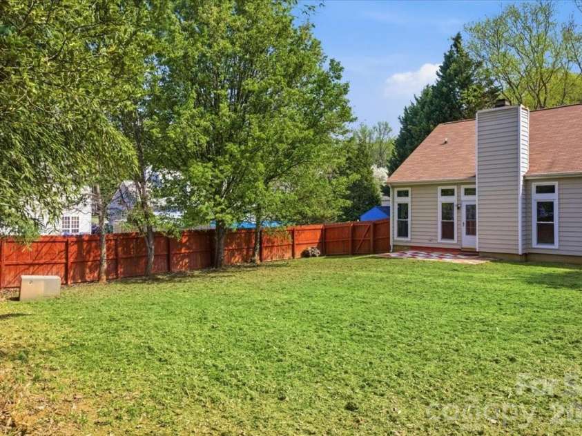 2917 Dellinger Drive, Charlotte, NC 28269.  MLS# CAR4360696, YatesRealty ID 14471. 