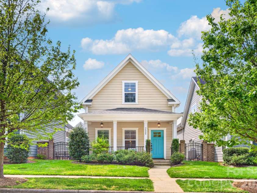 7544 Fairway Villa Circle, Denver, NC 28037.  MLS# CAR4368325, YatesRealty ID 14472. 