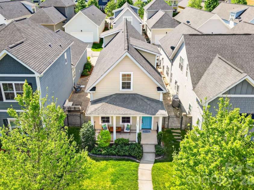 7544 Fairway Villa Circle, Denver, NC 28037.  MLS# CAR4368325, YatesRealty ID 14472. 