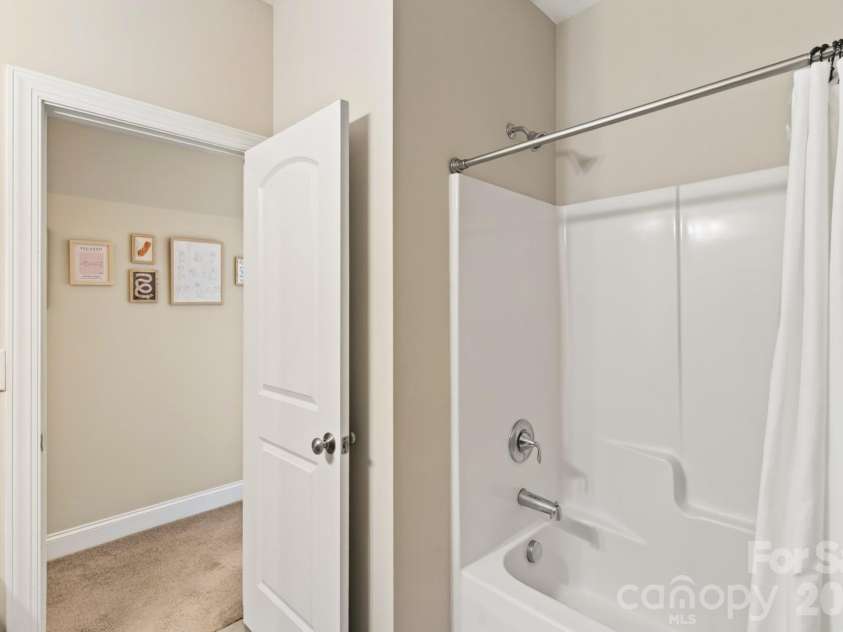 7544 Fairway Villa Circle, Denver, NC 28037.  MLS# CAR4368325, YatesRealty ID 14472. 