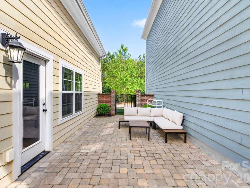 7544 Fairway Villa Circle, Denver, NC 28037.  MLS# CAR4368325, YatesRealty ID 14472. 