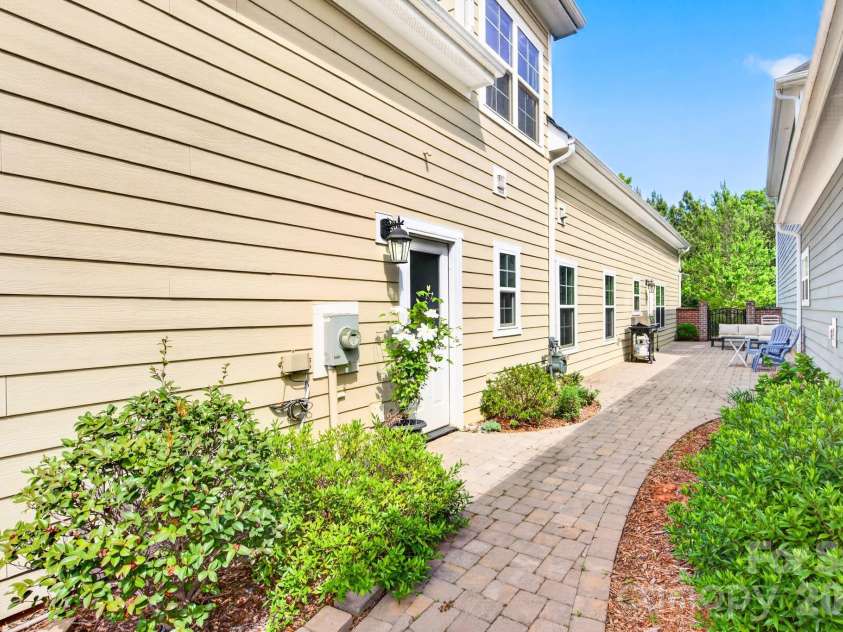 7544 Fairway Villa Circle, Denver, NC 28037.  MLS# CAR4368325, YatesRealty ID 14472. 
