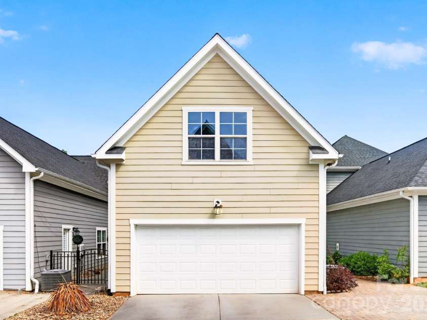 7544 Fairway Villa Circle, Denver, NC 28037.  MLS# CAR4368325, YatesRealty ID 14472. 
