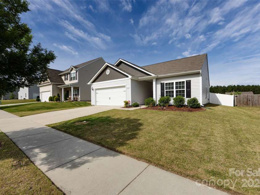 7315 Amberly Hills Road, Charlotte, NC 28215.  MLS# CAR4258030, YatesRealty ID 14473. 