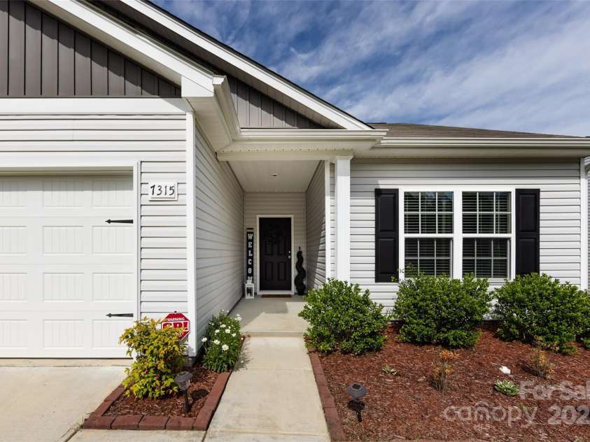 7315 Amberly Hills Road, Charlotte, NC 28215.  MLS# CAR4258030, YatesRealty ID 14473. 