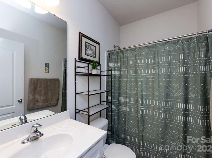 7315 Amberly Hills Road, Charlotte, NC 28215.  MLS# CAR4258030, YatesRealty ID 14473. 