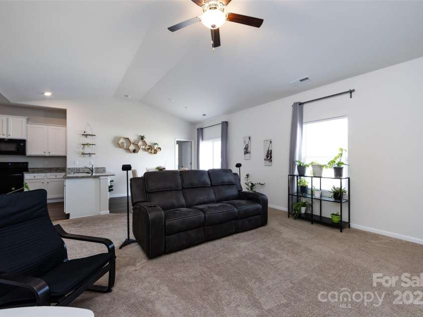 7315 Amberly Hills Road, Charlotte, NC 28215.  MLS# CAR4258030, YatesRealty ID 14473. 