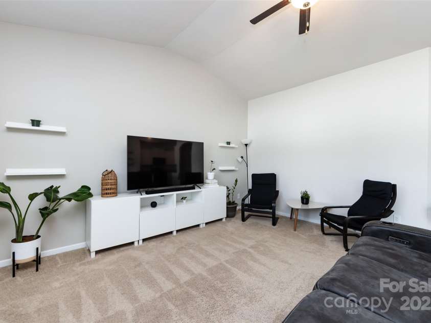 7315 Amberly Hills Road, Charlotte, NC 28215.  MLS# CAR4258030, YatesRealty ID 14473. 