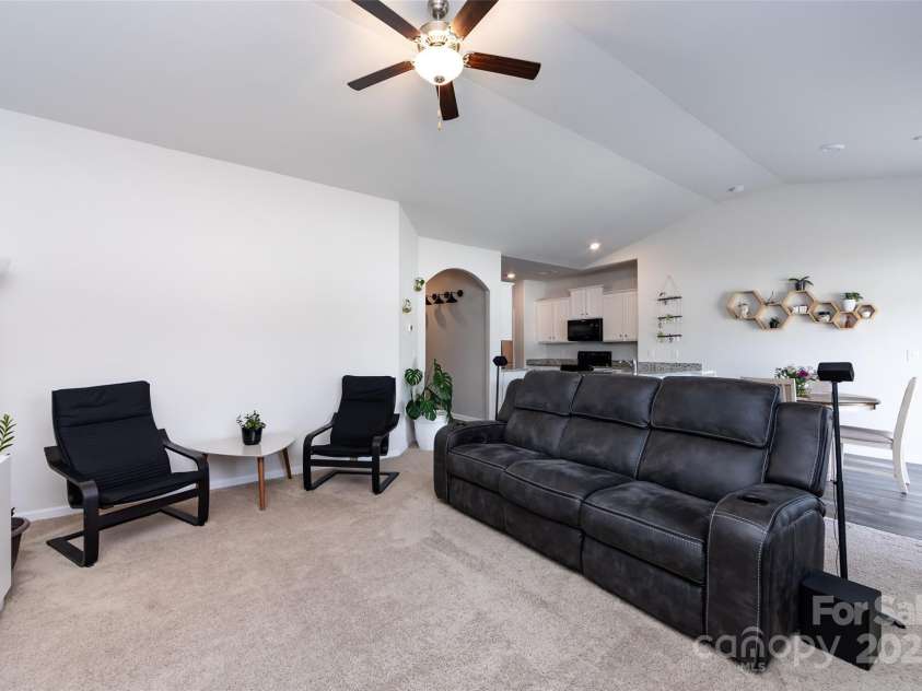 7315 Amberly Hills Road, Charlotte, NC 28215.  MLS# CAR4258030, YatesRealty ID 14473. 