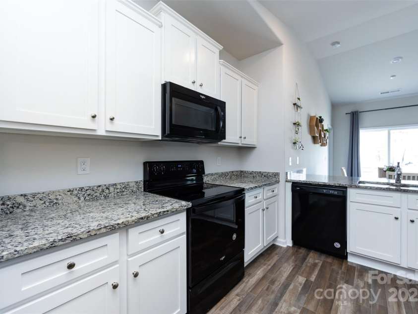 7315 Amberly Hills Road, Charlotte, NC 28215.  MLS# CAR4258030, YatesRealty ID 14473. 