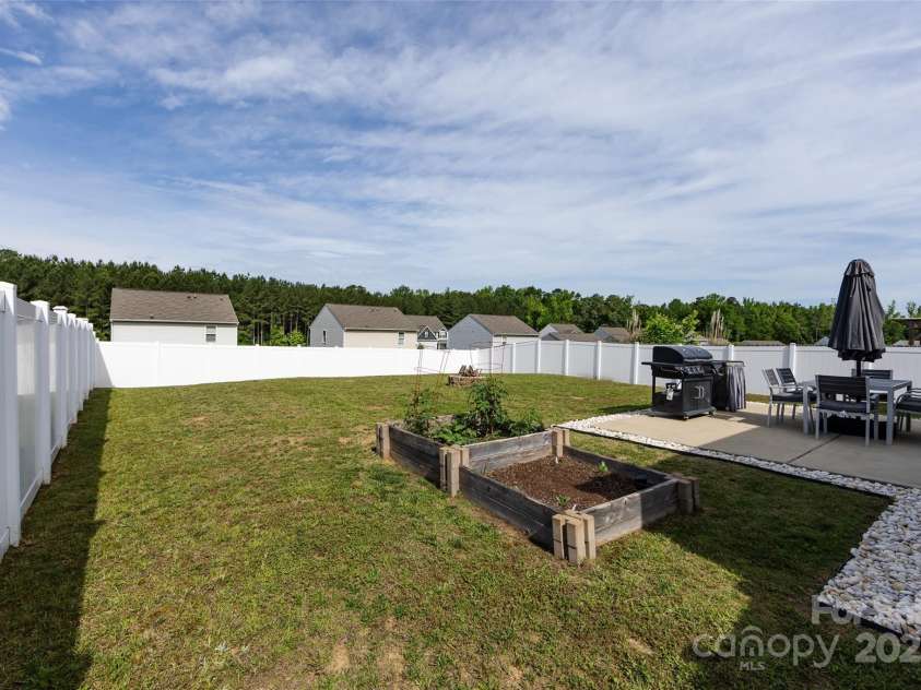 7315 Amberly Hills Road, Charlotte, NC 28215.  MLS# CAR4258030, YatesRealty ID 14473. 