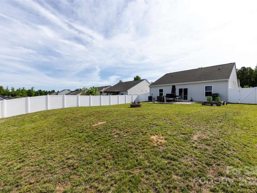 7315 Amberly Hills Road, Charlotte, NC 28215.  MLS# CAR4258030, YatesRealty ID 14473. 