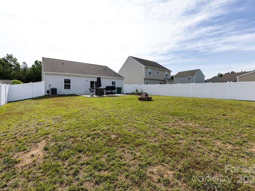 7315 Amberly Hills Road, Charlotte, NC 28215.  MLS# CAR4258030, YatesRealty ID 14473. 