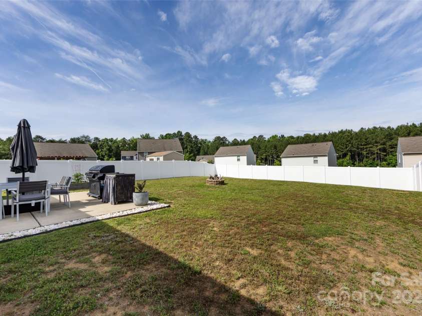 7315 Amberly Hills Road, Charlotte, NC 28215.  MLS# CAR4258030, YatesRealty ID 14473. 
