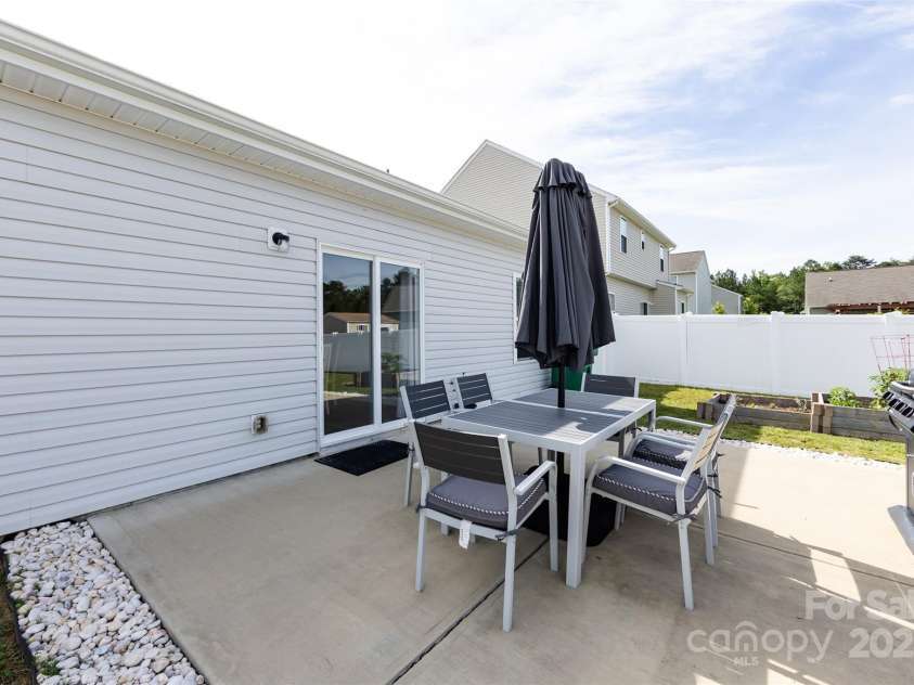 7315 Amberly Hills Road, Charlotte, NC 28215.  MLS# CAR4258030, YatesRealty ID 14473. 