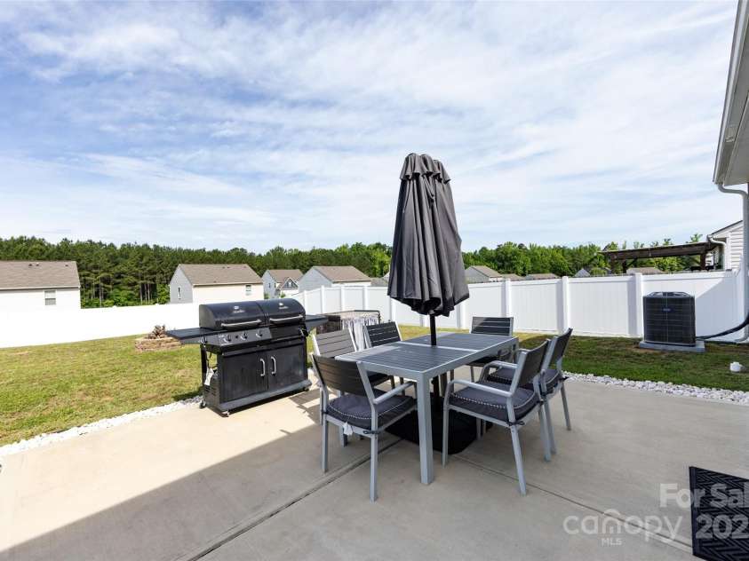 7315 Amberly Hills Road, Charlotte, NC 28215.  MLS# CAR4258030, YatesRealty ID 14473. 