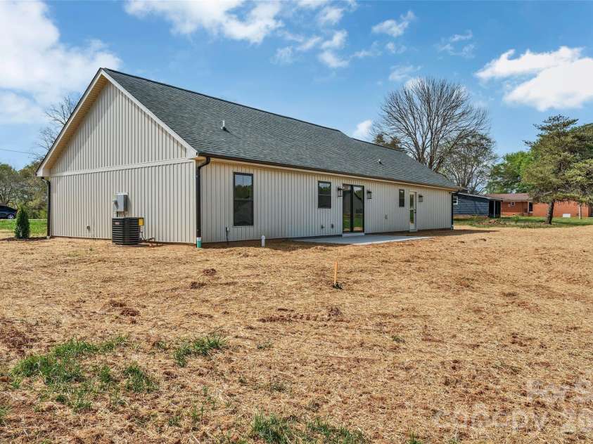 1297 Hartsoe Road, Lincolnton, NC 28093.  MLS# CAR4363293, YatesRealty ID 14474. 