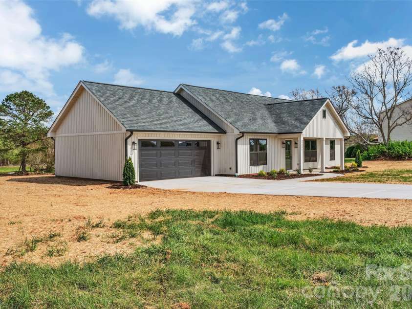 1297 Hartsoe Road, Lincolnton, NC 28093.  MLS# CAR4363293, YatesRealty ID 14474. 