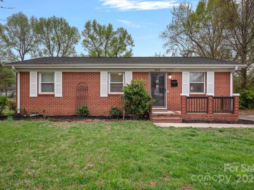 4314 Oak Forest Drive, Charlotte, NC 28215.  MLS# CAR4251094, YatesRealty ID 14476. 