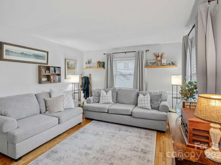 4314 Oak Forest Drive, Charlotte, NC 28215.  MLS# CAR4251094, YatesRealty ID 14476. 