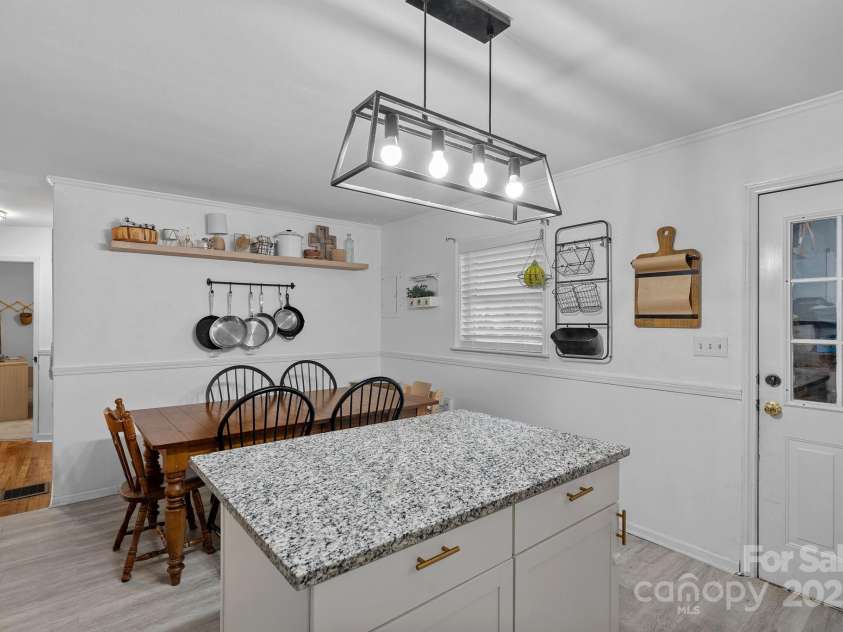 4314 Oak Forest Drive, Charlotte, NC 28215.  MLS# CAR4251094, YatesRealty ID 14476. 