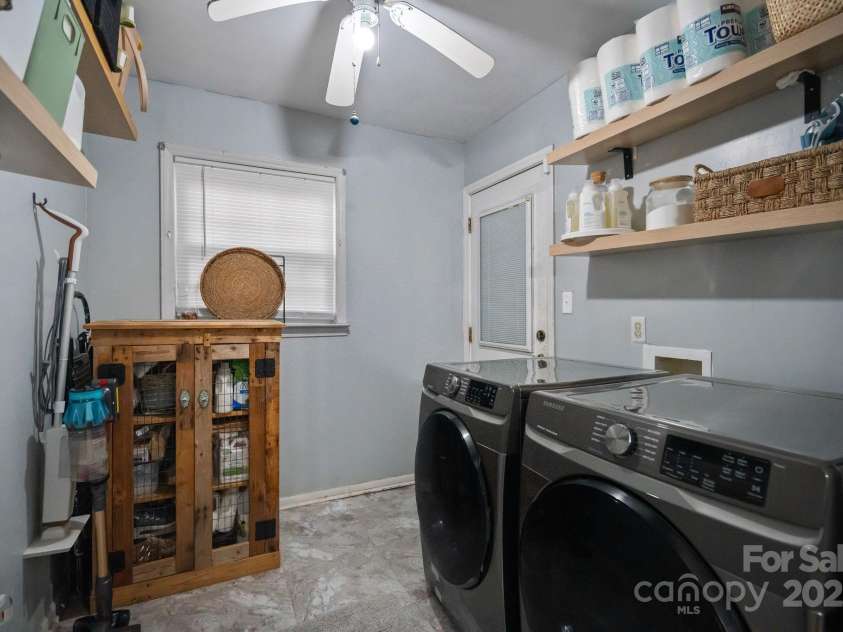 4314 Oak Forest Drive, Charlotte, NC 28215.  MLS# CAR4251094, YatesRealty ID 14476. 