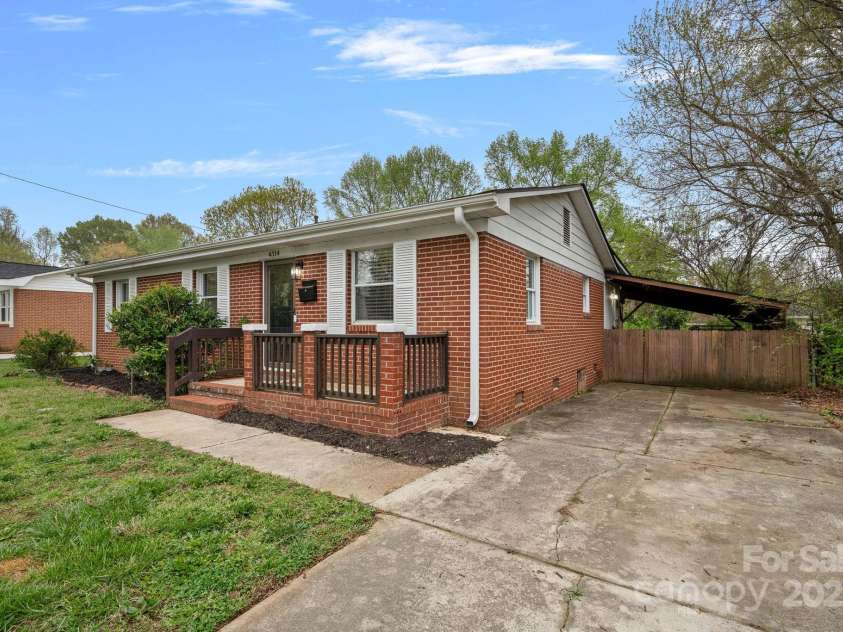 4314 Oak Forest Drive, Charlotte, NC 28215.  MLS# CAR4251094, YatesRealty ID 14476. 