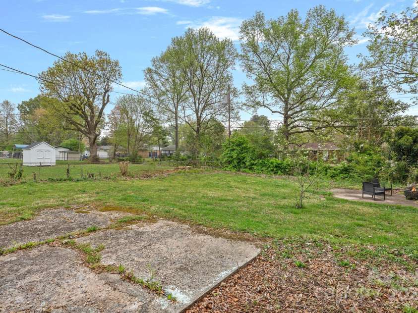 4314 Oak Forest Drive, Charlotte, NC 28215.  MLS# CAR4251094, YatesRealty ID 14476. 