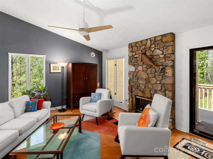 101 Beaver Ridge Road, Asheville, NC 28804.  MLS# CAR4246008, YatesRealty ID 14477. 