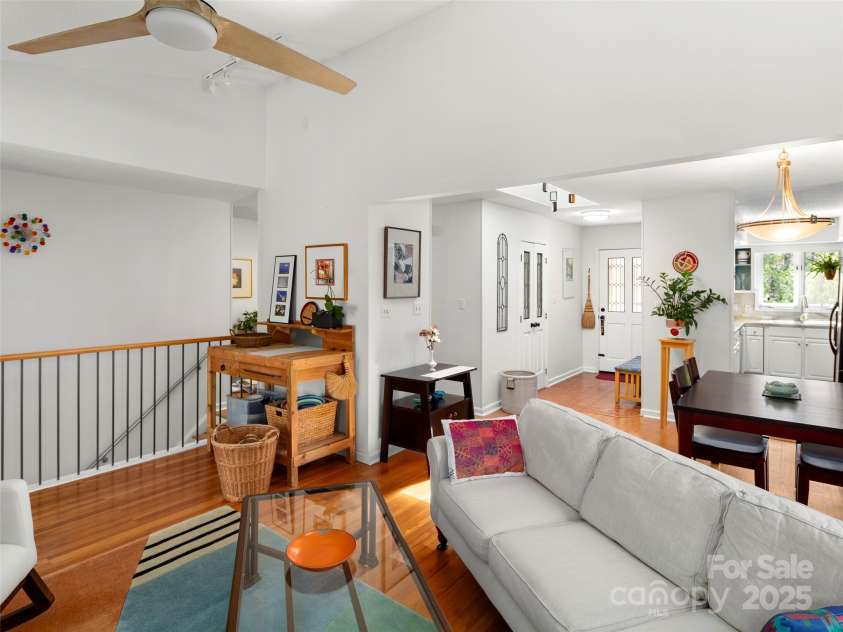 101 Beaver Ridge Road, Asheville, NC 28804.  MLS# CAR4246008, YatesRealty ID 14477. 