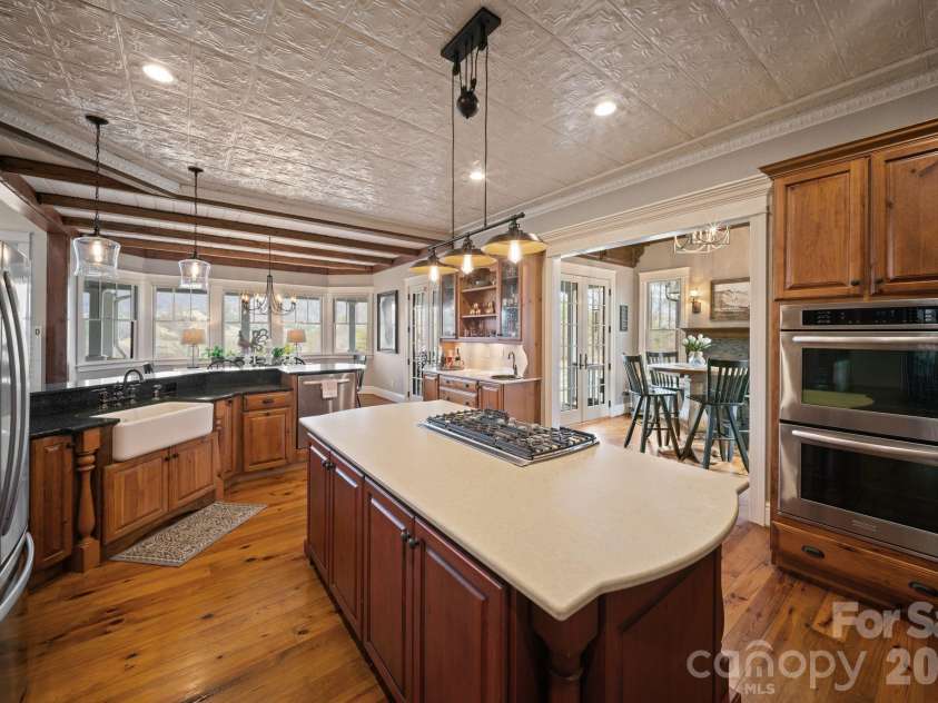 29 Bonnie Brae Drive, Weaverville, NC 28787.  MLS# CAR4352485, YatesRealty ID 14478. Chefs kitchen