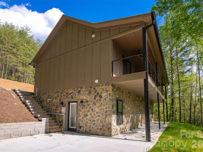 114 Woodpecker Road, Purlear, NC 28665.  MLS# CAR4346014, YatesRealty ID 14480. 