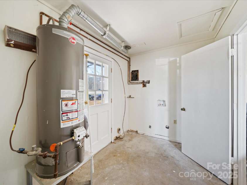 5600 Burleson Drive, Charlotte, NC 28215.  MLS# CAR4231888, YatesRealty ID 14480. 