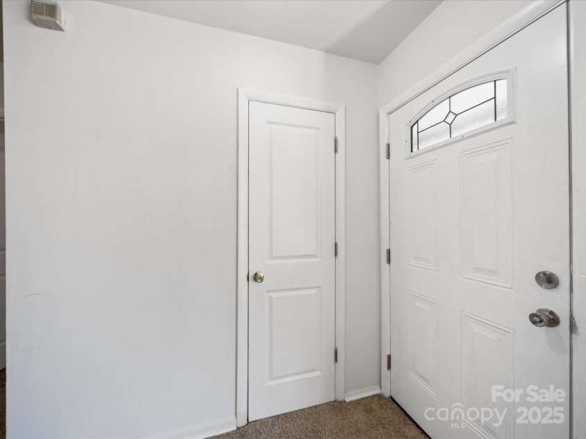 5600 Burleson Drive, Charlotte, NC 28215.  MLS# CAR4231888, YatesRealty ID 14480. Entry way
