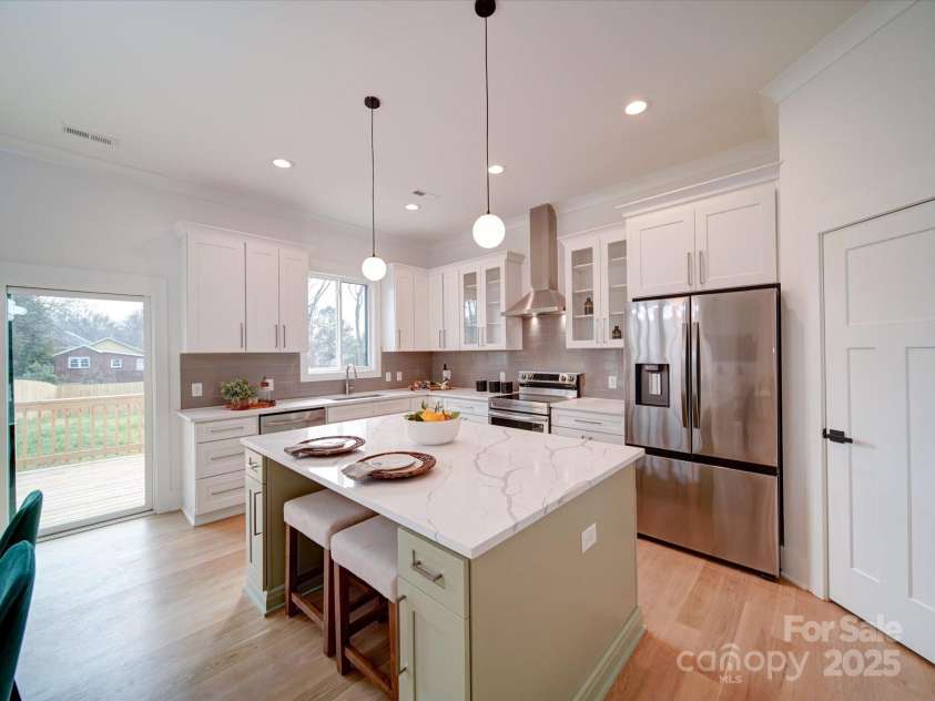 2511 Dundeen Street, Charlotte, NC 28216.  MLS# CAR4221971, YatesRealty ID 14481. 