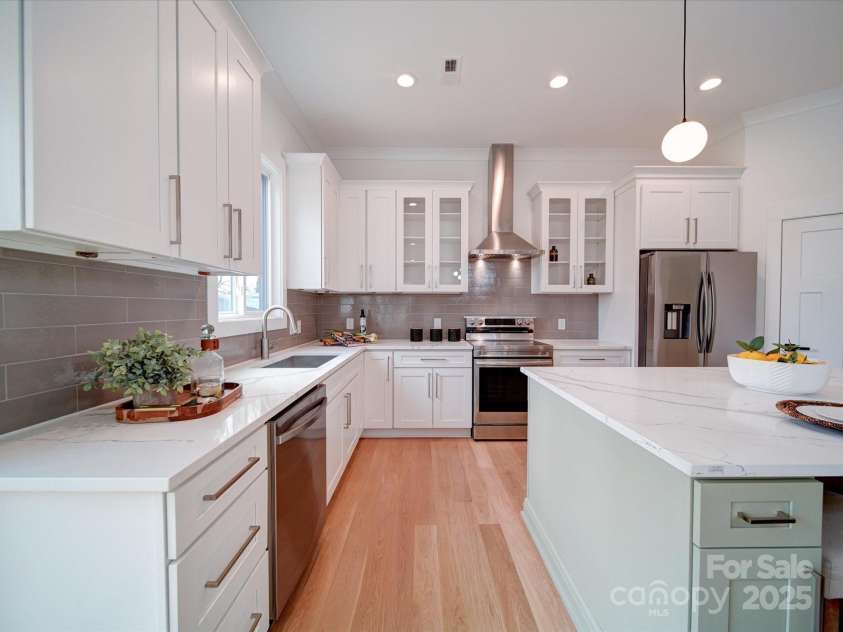 2511 Dundeen Street, Charlotte, NC 28216.  MLS# CAR4221971, YatesRealty ID 14481. 